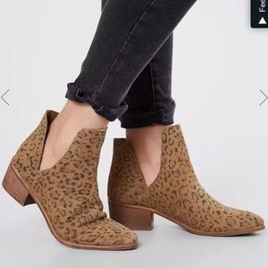 Coconuts by Matisse Leopard Print Bootie, size 9, NWT